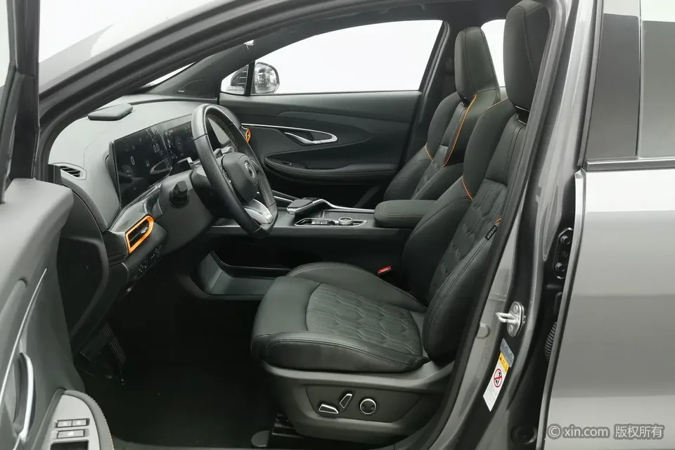 Changan UNI-T 1.5T Smart Pilot Edition 2023 — миниатюра 5
