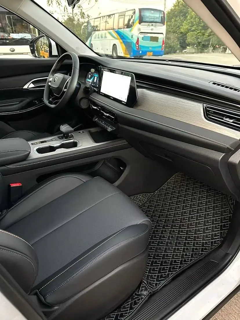 Changan X7 PLUS 1.5T DCT premium 7-seater 2024 — миниатюра 4