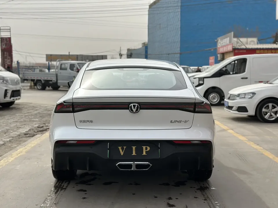 Changan UNI-V Blue Whale iDD 136km Smart Cool Edition 2025 — миниатюра 2
