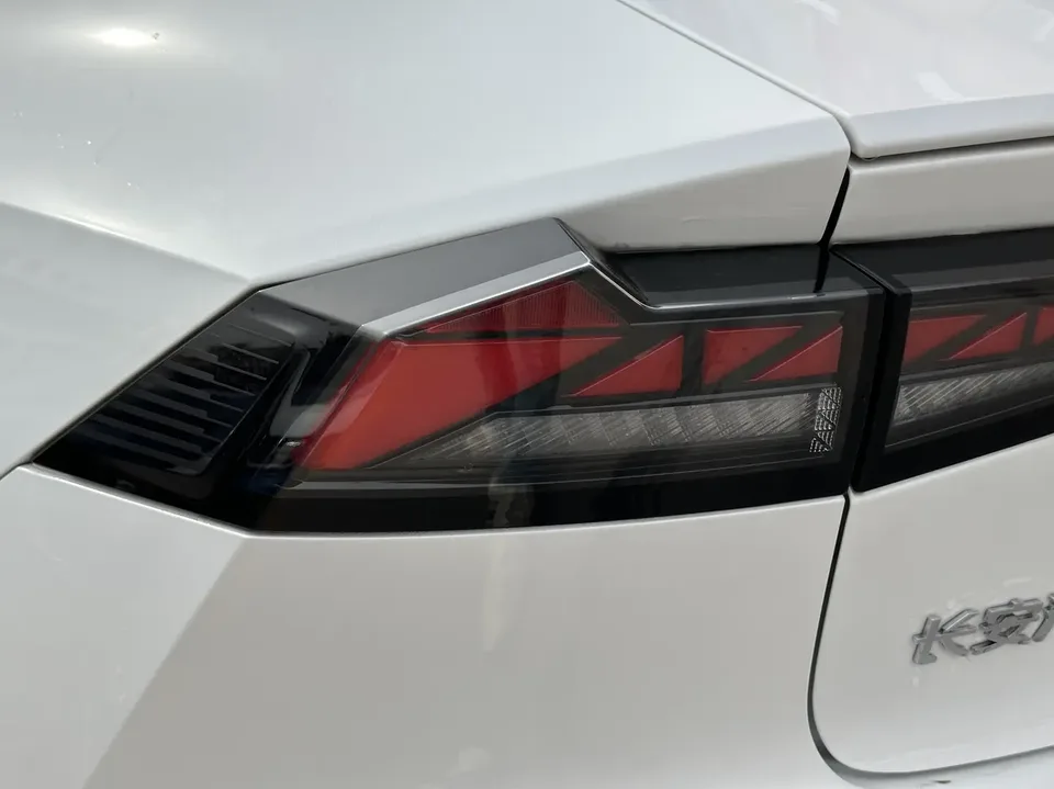 Changan UNI-V Blue Whale iDD 136km Smart Cool Edition 2025 — миниатюра 3
