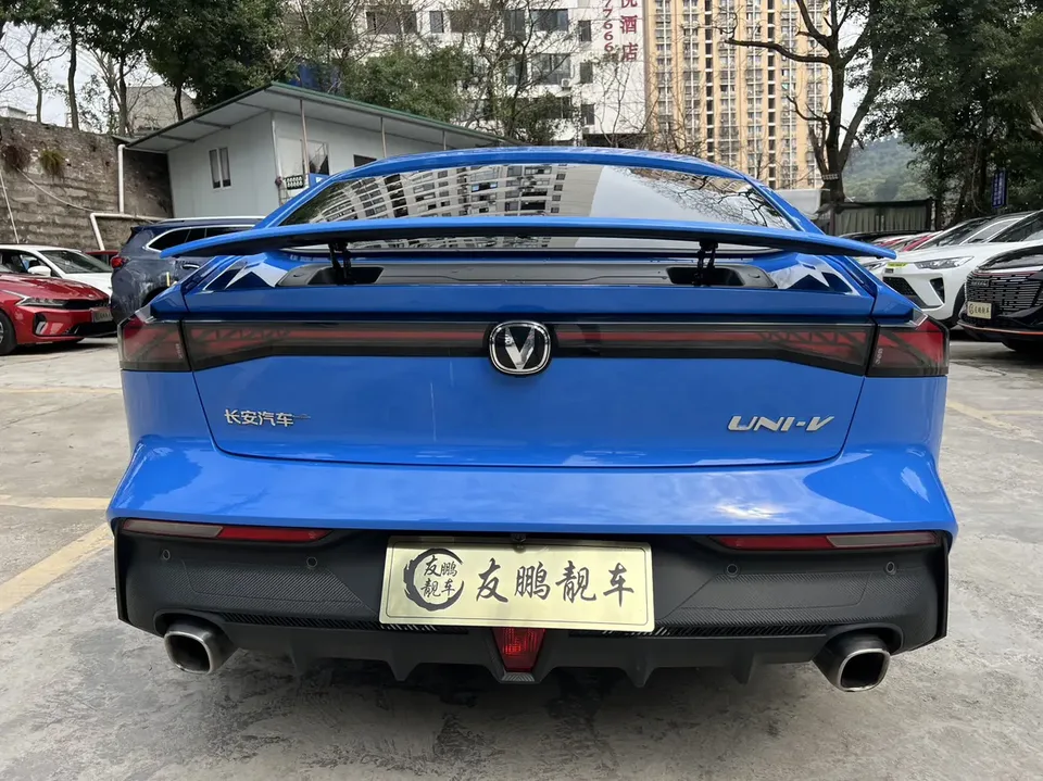 Changan UNI-V 1.5T Premium Edition 2023 — миниатюра 2