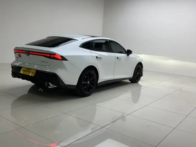 Changan UNI-V 1.5T Premium Edition 2023 — миниатюра 2