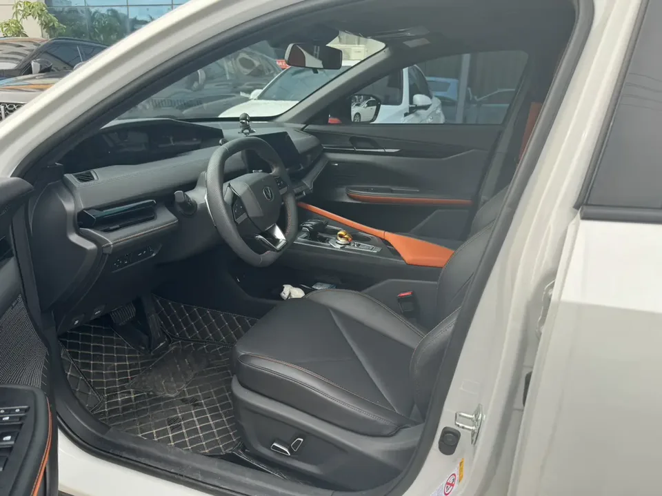 Changan UNI-V 1.5T Premium Edition 2023 — миниатюра 3