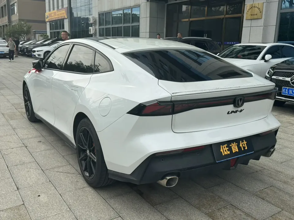 Changan UNI-V 1.5T Premium Edition 2023 — миниатюра 4