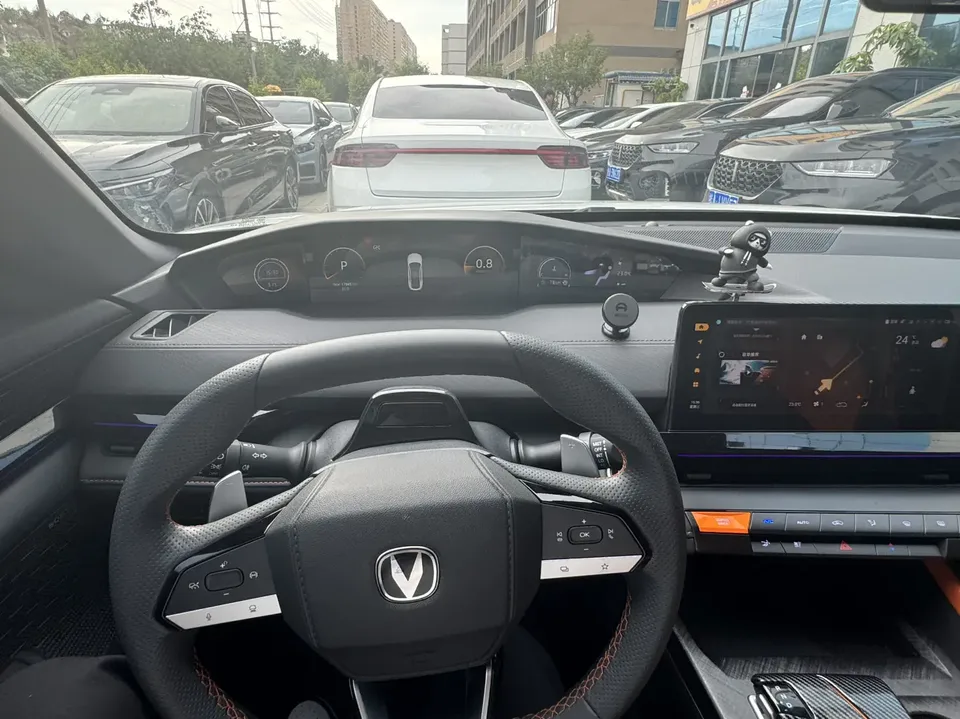 Changan UNI-V 1.5T Premium Edition 2023 — миниатюра 5