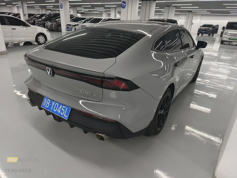 Changan UNI-V Changan UNI-V 2022 1.5T Premium 2022 — thumbnail 2
