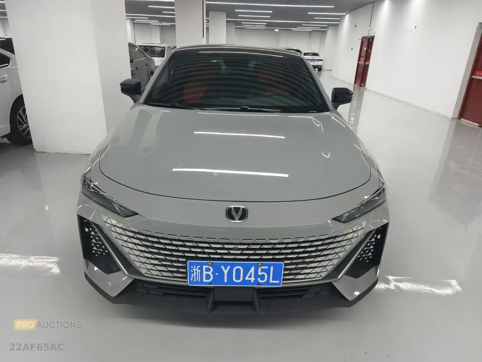 Changan UNI-V Changan UNI-V 2022 1.5T Premium 2022 — photo 1, buy with delivery to Moscow