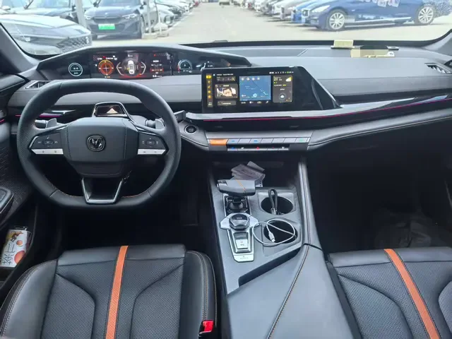 Changan UNI-V 1.5T premium model 2025 — миниатюра 3