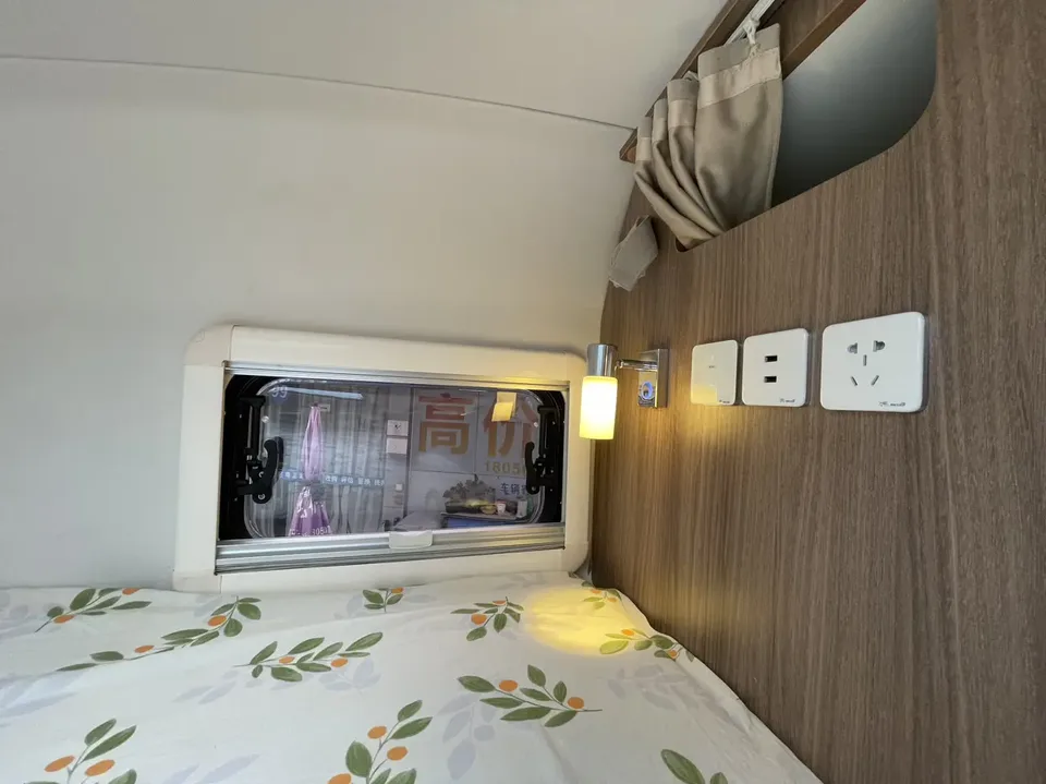 Datong Maxus V90 RV 2.0T Lifestyle Home V90 self-propelled C-type RV flagship version large forehead longitudinal bed 2022 — миниатюра 3