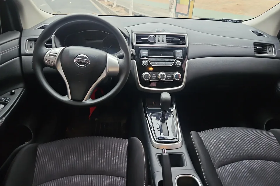 Nissan Tiida Tiida 2024 1.6L CVT Cool Edition 2024 — thumbnail 4
