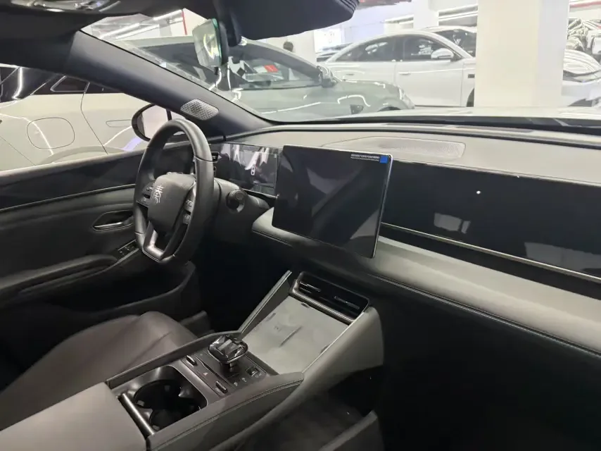 BYD Qin L DM Intelligent Driving Edition DM-i 120KM Beyond Edition 2025 — миниатюра 2