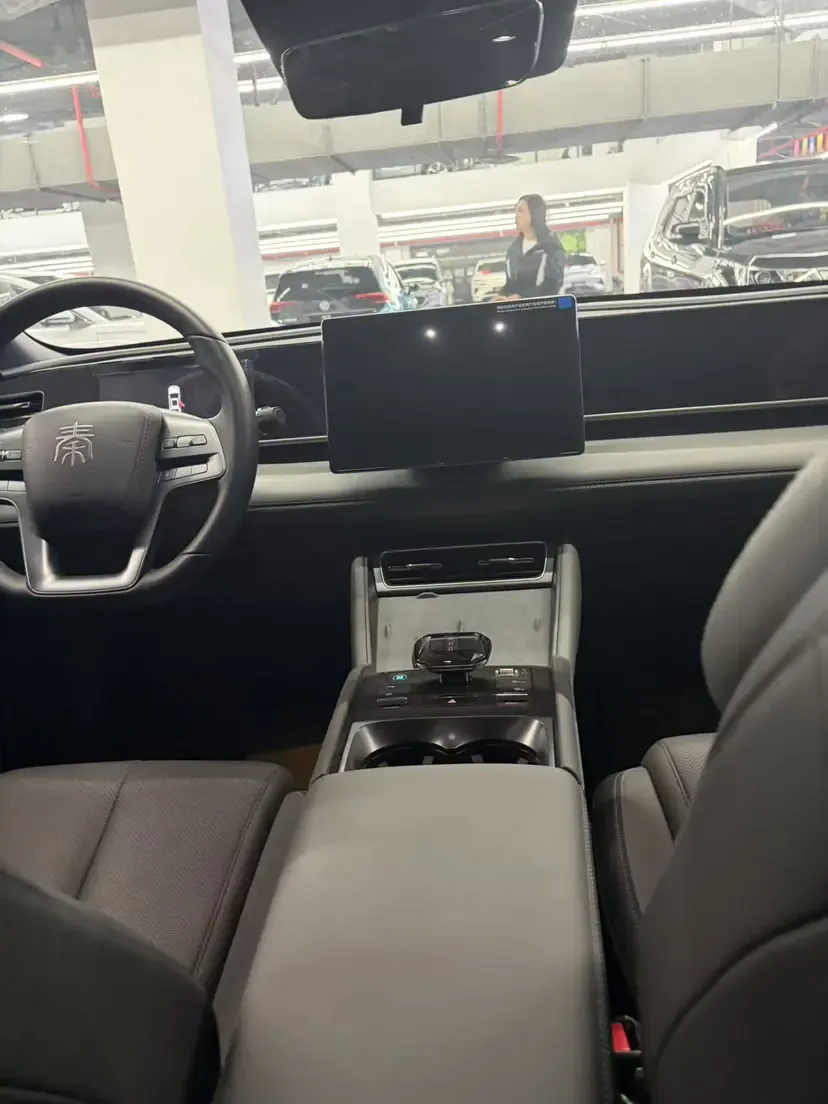 BYD Qin L DM Intelligent Driving Edition DM-i 120KM Beyond Edition 2025 — миниатюра 3
