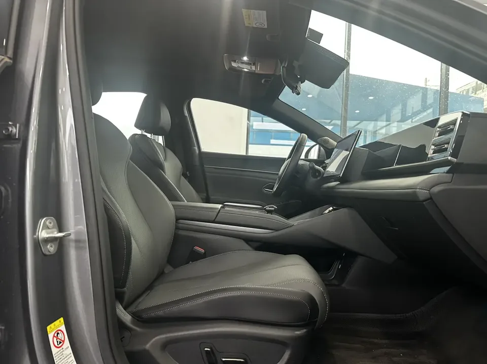BYD Qin L DM Intelligent Driving Edition DM-i 120KM Beyond Edition 2025 — миниатюра 4