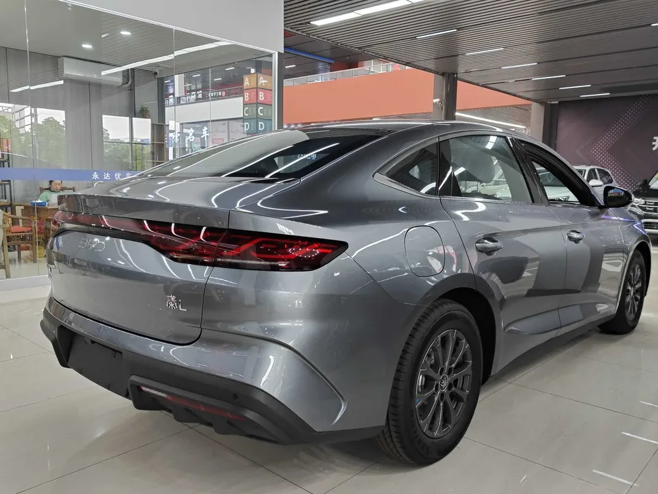 BYD Qin L DM DM-i 80KM Leading Model 2025 — миниатюра 2