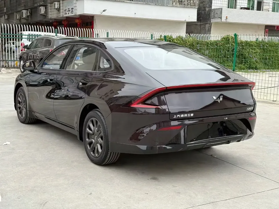 Wuling Starlight PHEV Wuling Starlight PHEV 2025 70km Smart Standard 2025 — thumbnail 4