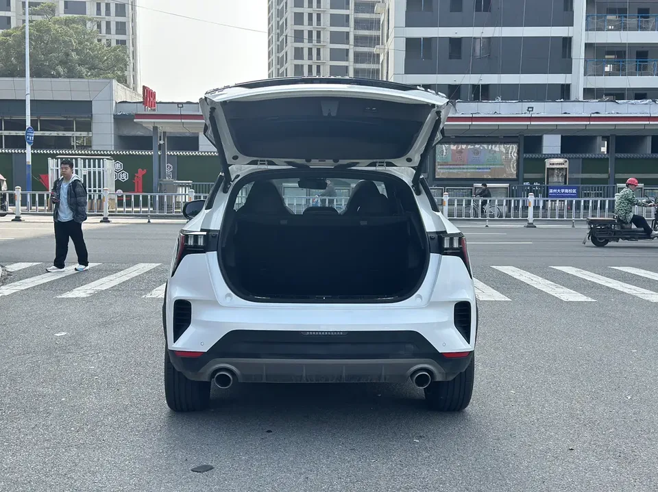 Lynk & Co 06 Lynk & Co 06 2023 Remix 1.5T Halo 2023 — миниатюра 3