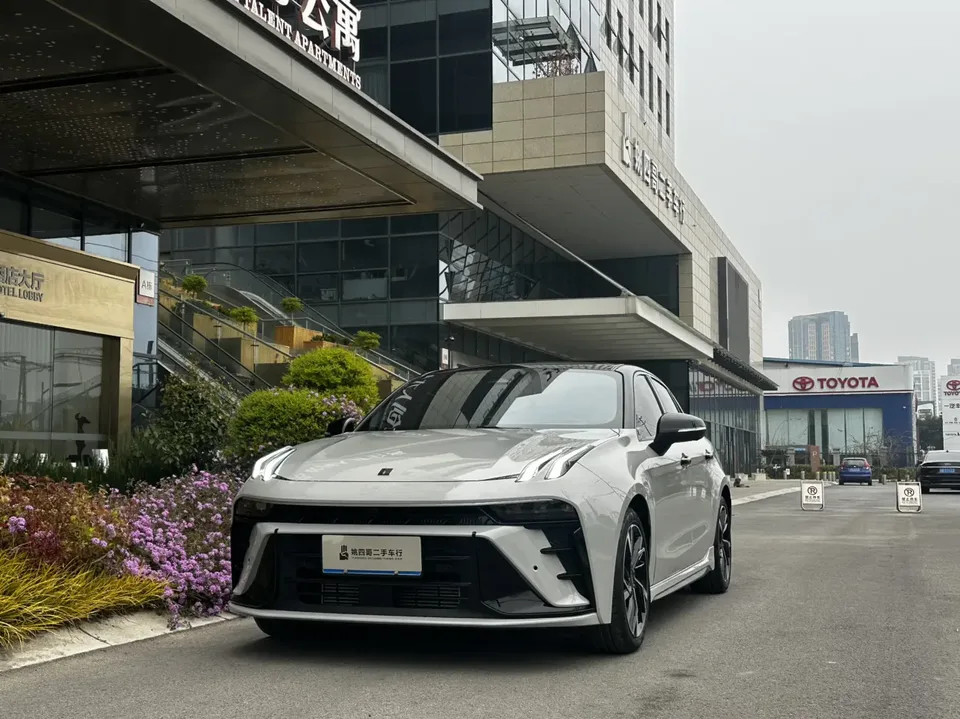 Lynk & Co 03 2025