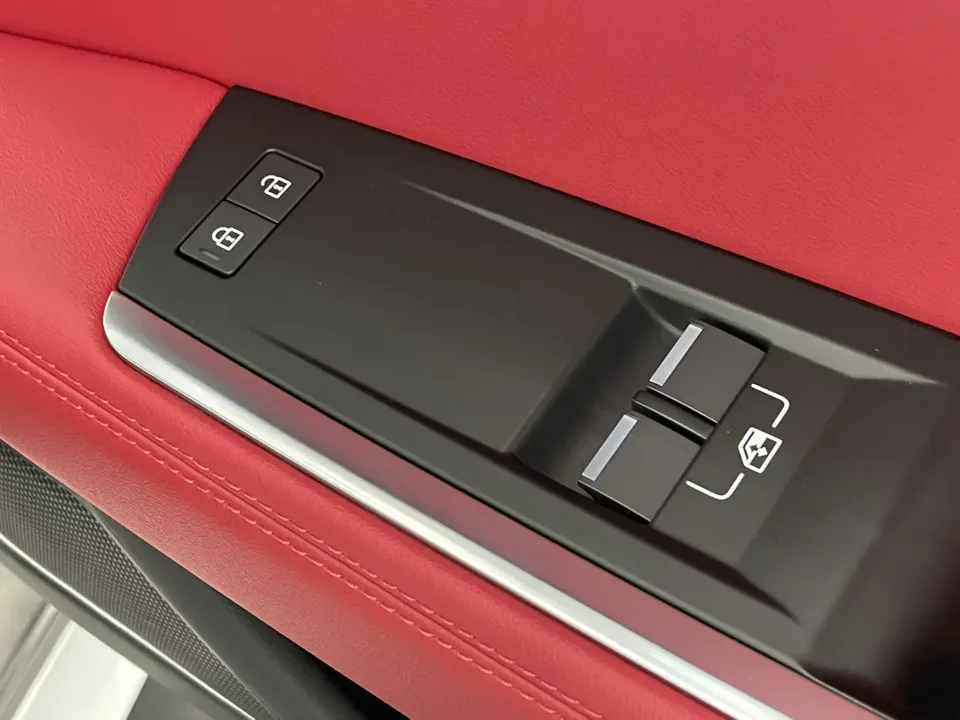 Jaguar XEL Jaguar XEL 2022 2.0T 250PS R-DYNAMIC S Progressive Sports Edition 2022 — thumbnail 4