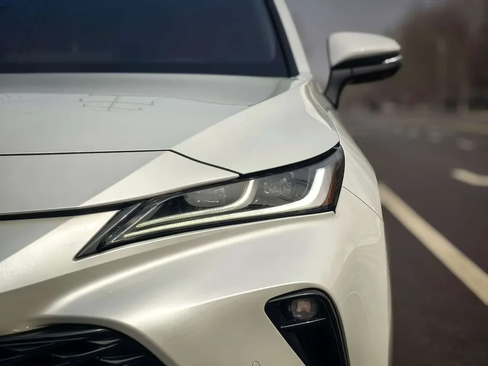 Toyota Venza 2.0L CVT 2WD Premium Edition 2022 — миниатюра 3