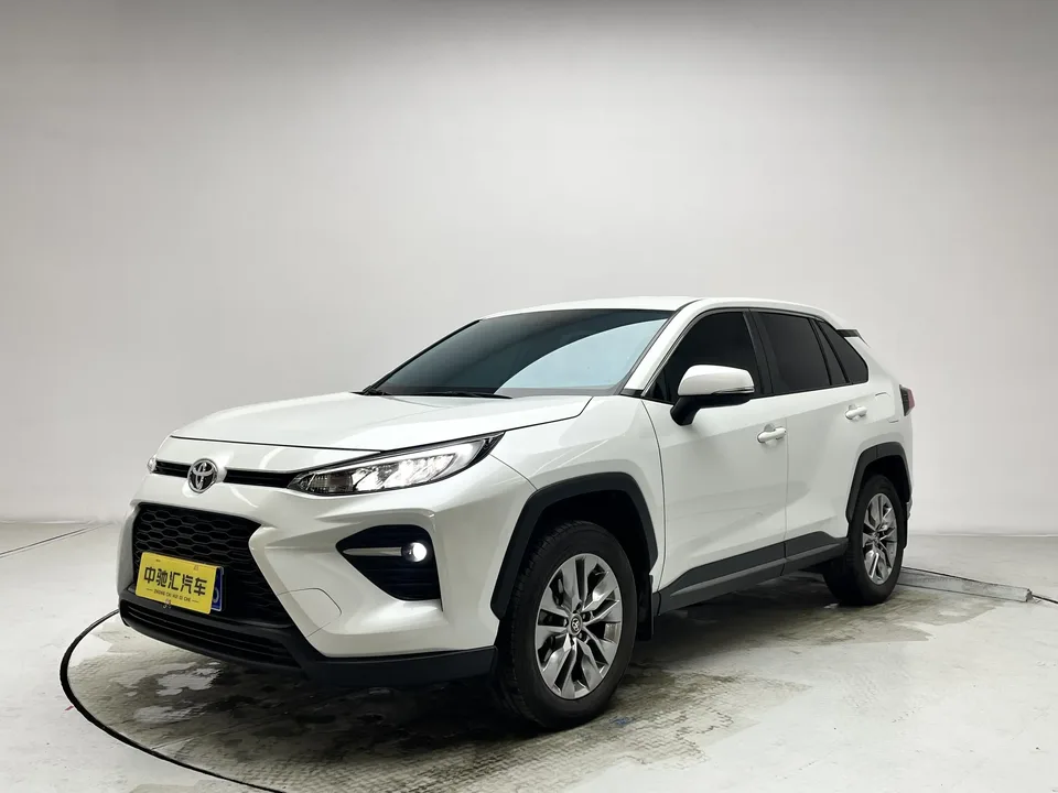 Toyota Willanda 2.0L two-wheel drive leading version 2023 — фото 1, купить с доставкой в Москву