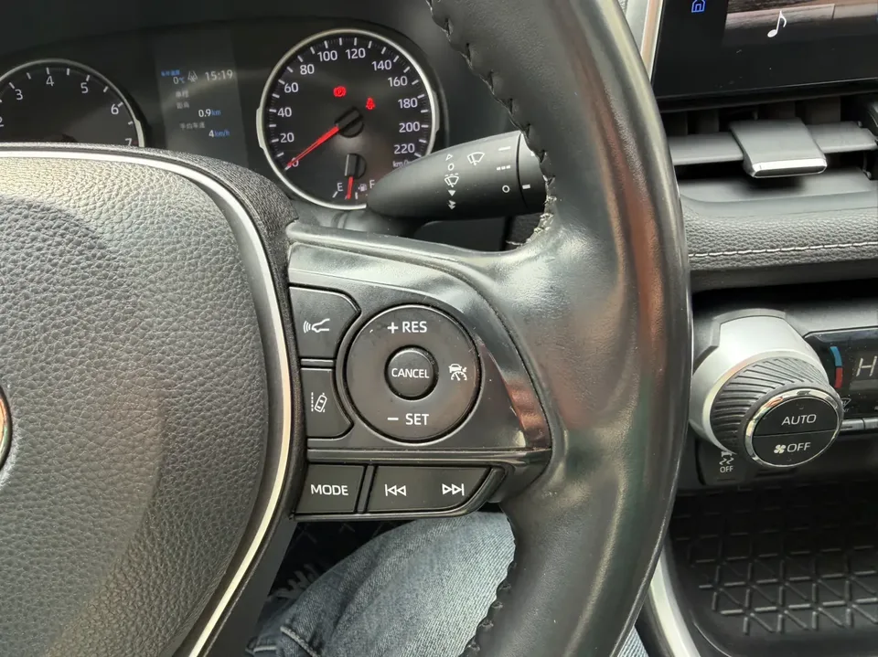 Toyota Willanda 2.0L two-wheel drive luxury PLUS version 2023 — миниатюра 4