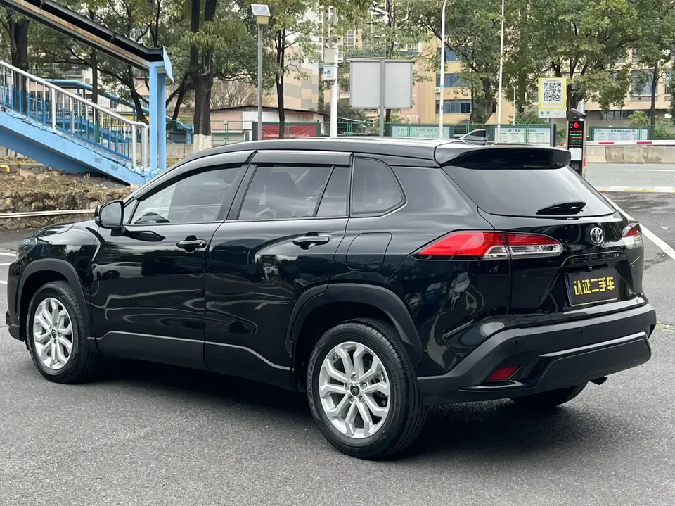Toyota Frontlander 2.0L CVT Leading Edition 2022 — миниатюра 4