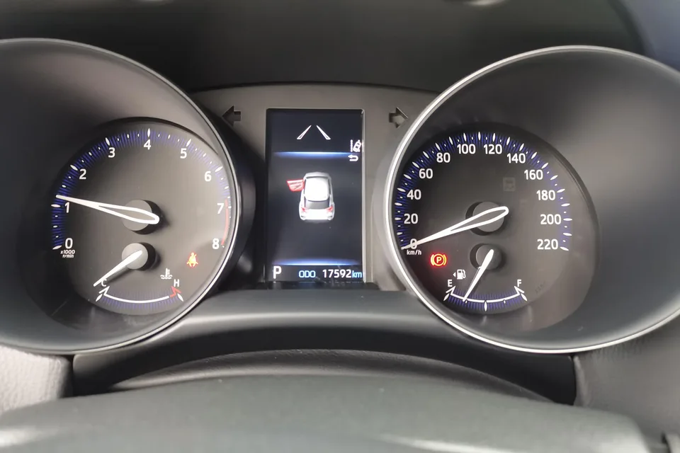 Toyota C-HR 2.0L Leading Edition 2022 — миниатюра 4