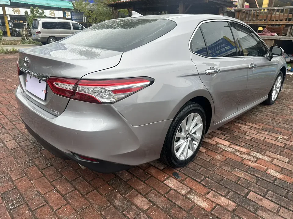 Toyota Camry 2.0G Deluxe Edition 2023 — миниатюра 2