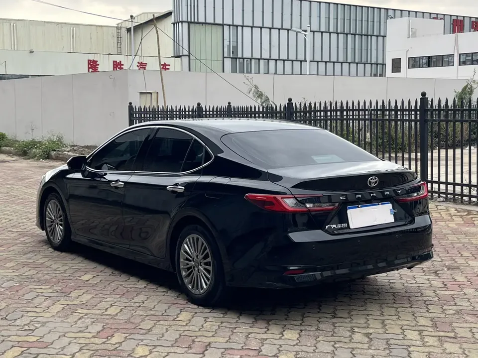 Toyota Camry 2.0GVP Deluxe Edition 2025 — миниатюра 2