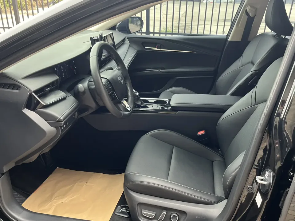 Toyota Camry 2.0GVP Deluxe Edition 2025 — миниатюра 3