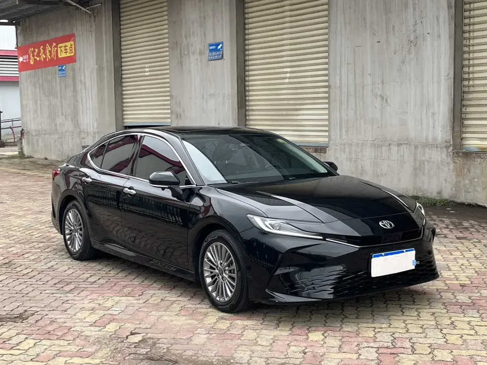 Toyota Camry 2025