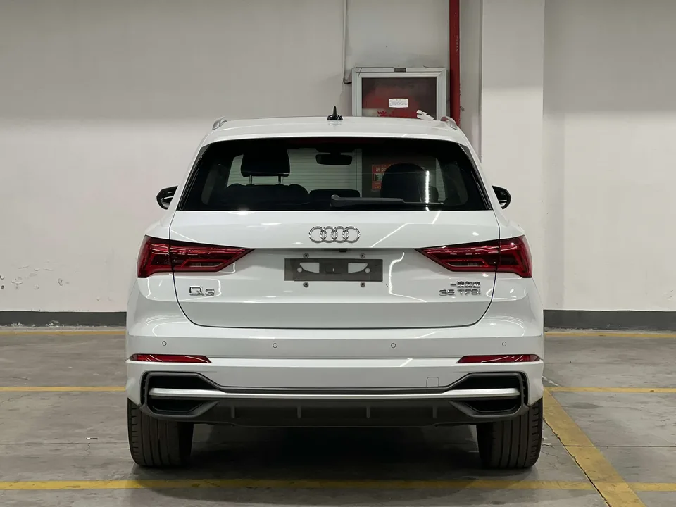 Audi Q3 Audi Q3 2022 35 TFSI aggressive and dynamic model 2022 — миниатюра 2
