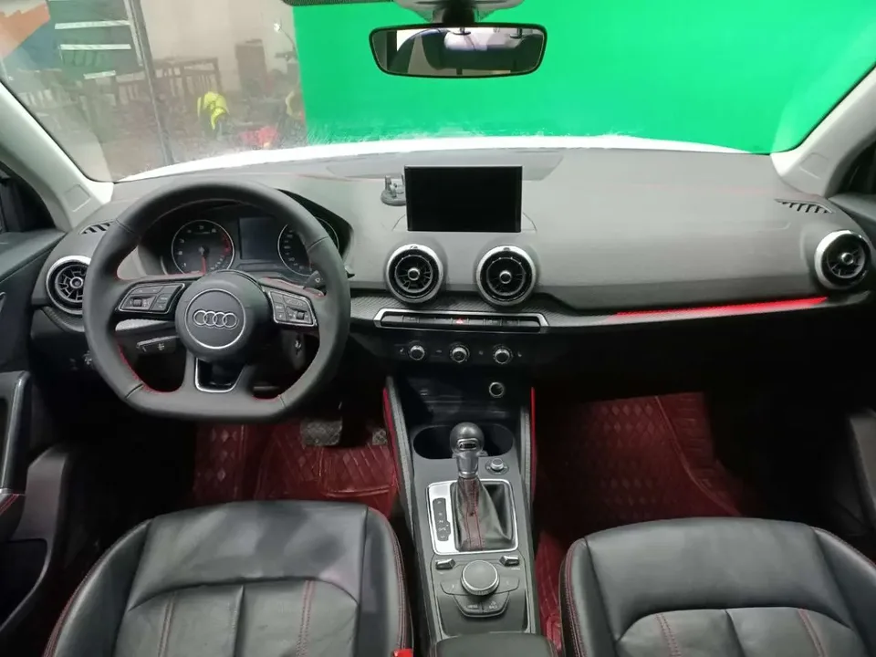 Audi Q2L Audi Q2L 2022 35 TFSI aggressive and dynamic model 2023 — миниатюра 3