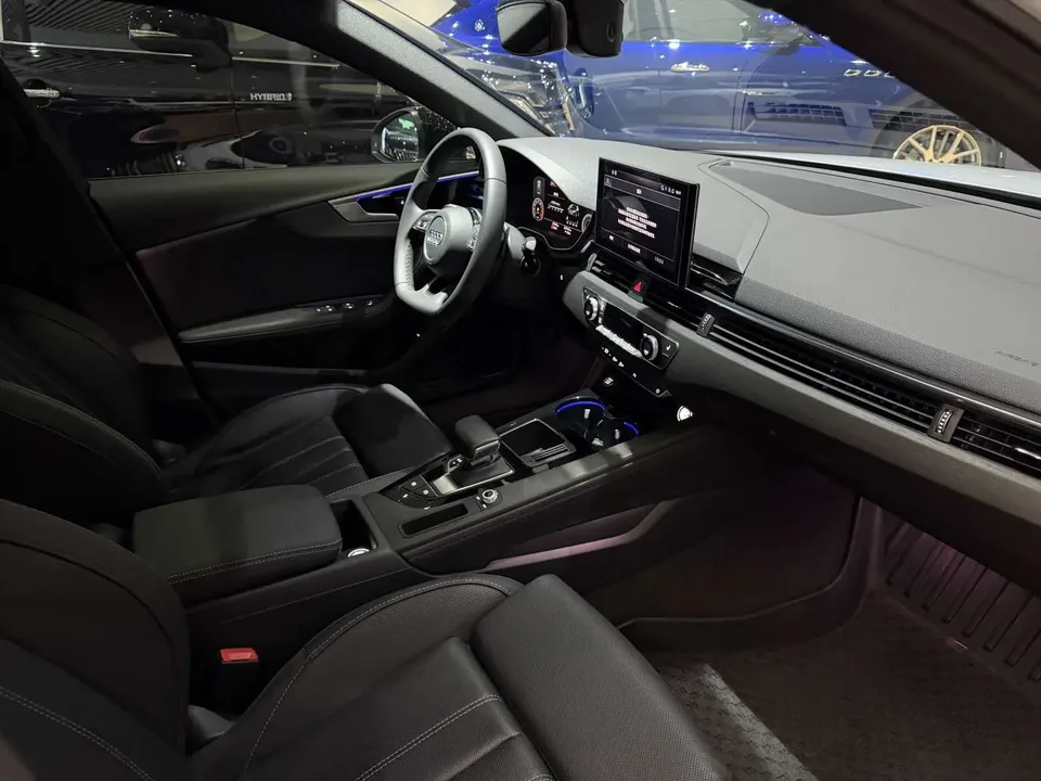 Audi a4 l Audi A4L 2023 40 TFSI Luxury Dynamic 2023 — thumbnail 4