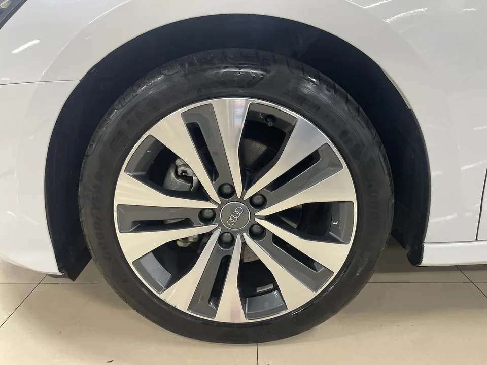 Audi A3 Sportback 35 TFSI Enterprising and Elegant Model 2022 — миниатюра 4