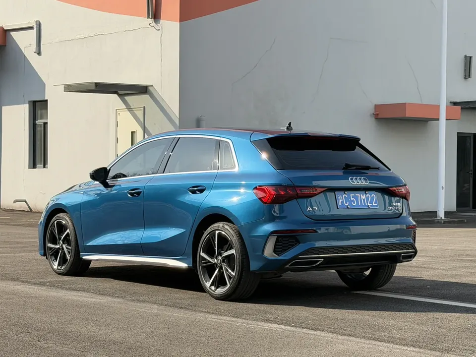 Audi A3 Sportback 35 TFSI stylish and sporty 2022 — миниатюра 2
