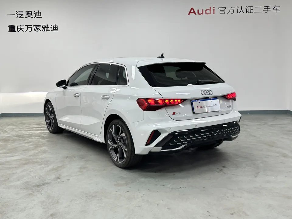 Audi A3 Audi A3 2025 Sportback 35 TFSI Flying Spur Premium Edition 2025 — миниатюра 2