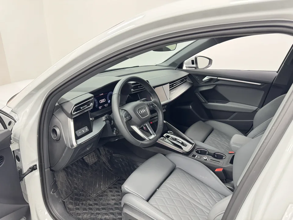 Audi A3 Audi A3 2025 Sportback 35 TFSI Flying Spur Premium Edition 2025 — миниатюра 5