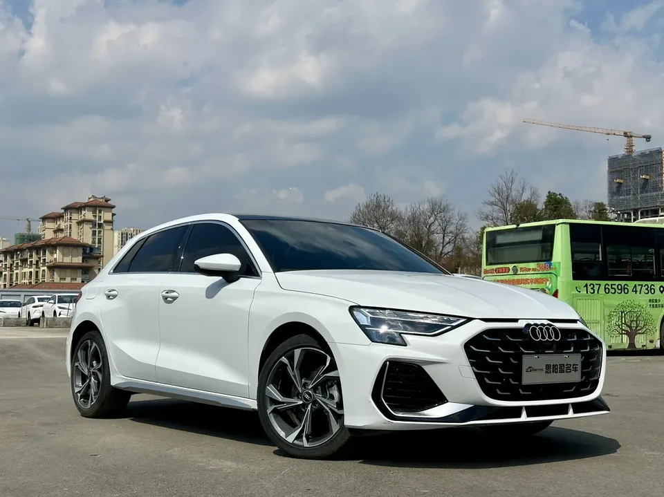 Audi A3 Audi A3 2025 Sportback 35 TFSI Flying Spur Premium Edition 2025 — миниатюра 3