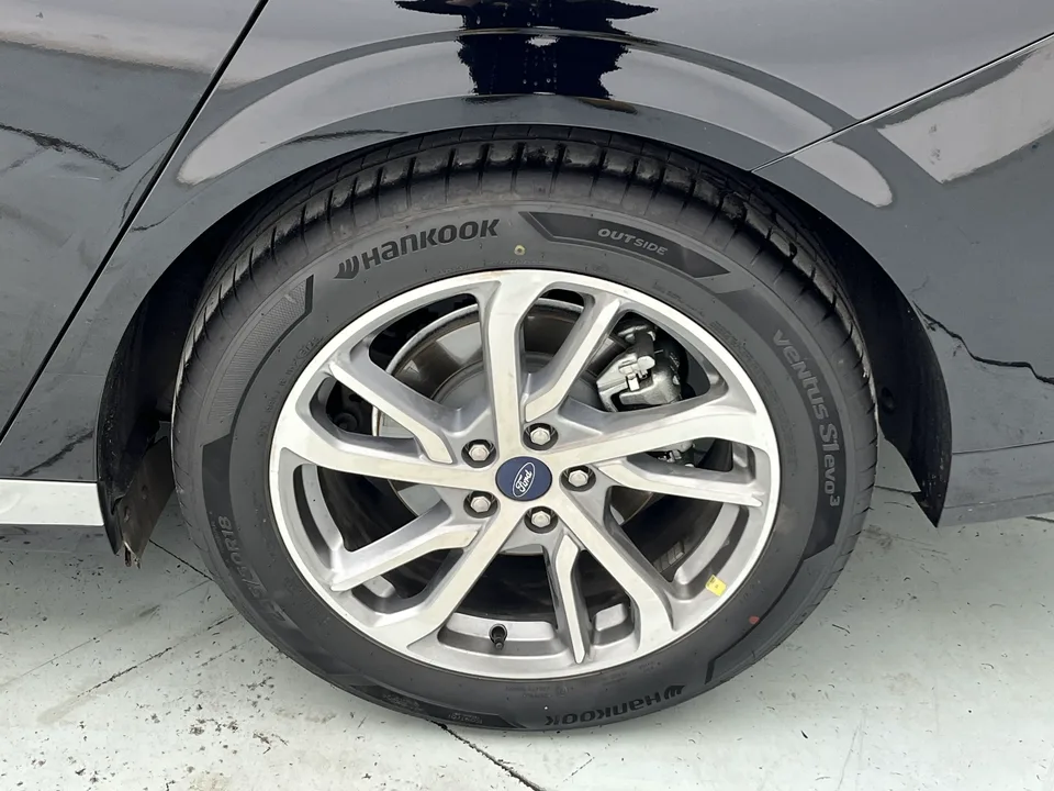 Ford Mondeo facelift EcoBoost 245 luxury model 2023 — миниатюра 3
