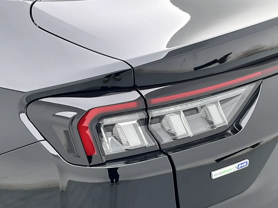 Ford Mondeo facelift EcoBoost 245 luxury model 2023 — миниатюра 4