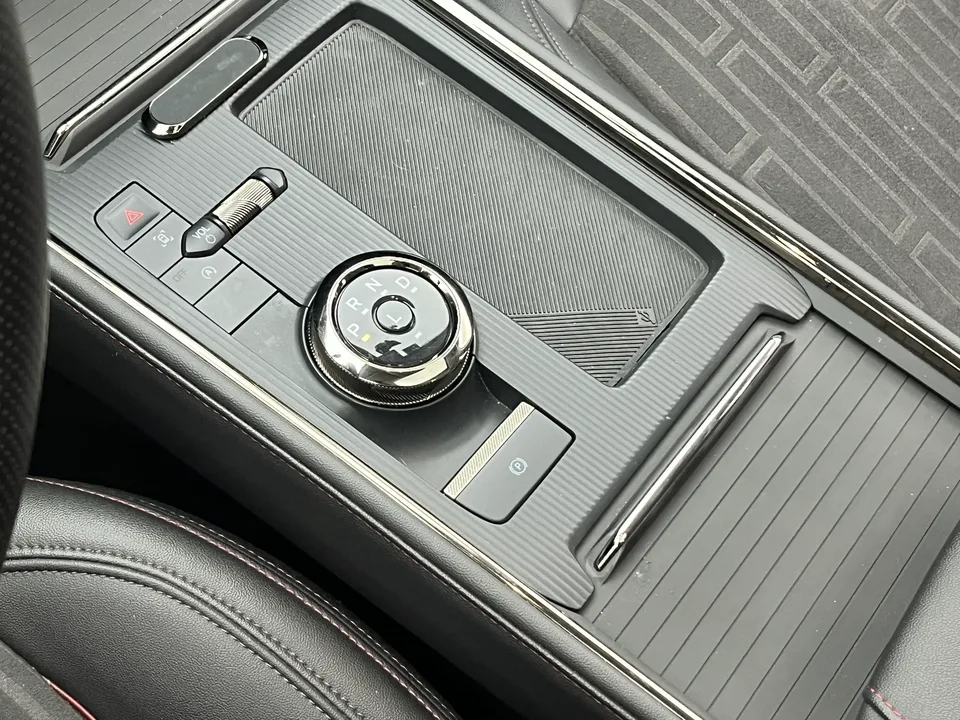 Ford Mondeo facelift EcoBoost 245 luxury model 2023 — миниатюра 5