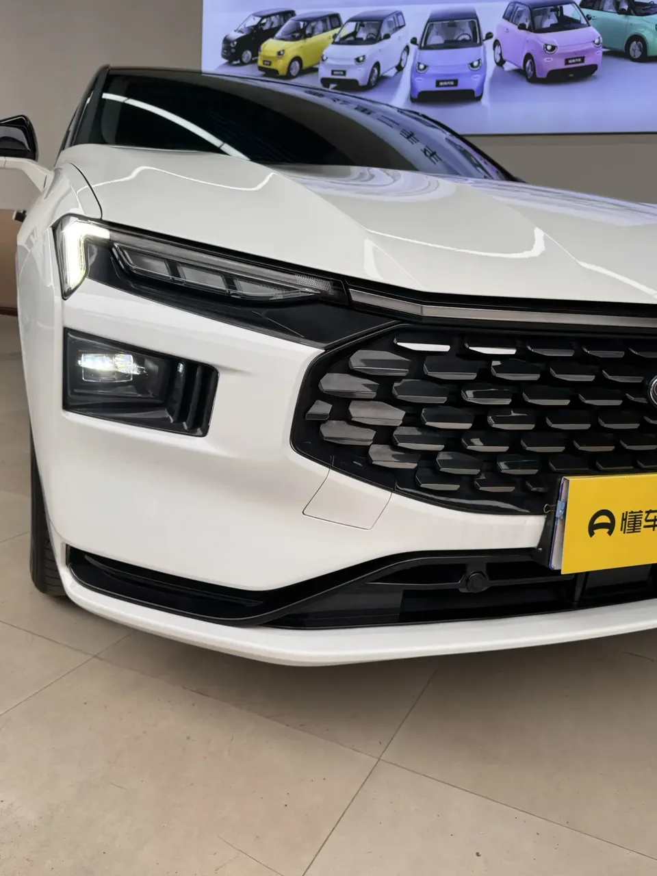Ford Mondeo facelift EcoBoost 245 luxury model 2022 — миниатюра 3