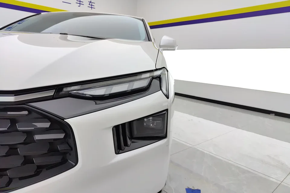 Ford Mondeo Mondeo 2025 EcoBoost 180 Luxury 2025 — миниатюра 2