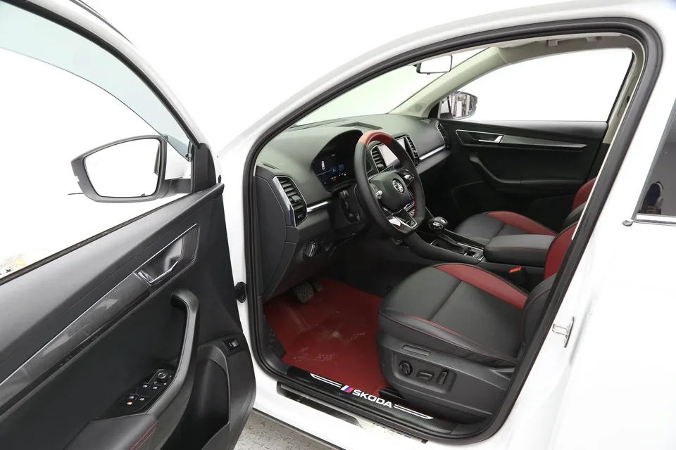 Skoda Karoq TSI280 Luxury Edition 2023 — миниатюра 4