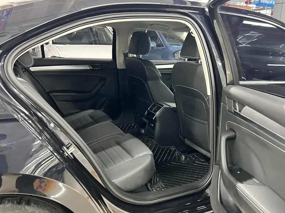 Skoda Speedy Superpa 2024 TSI280 DSG Exclusive Edition 2024 — миниатюра 4