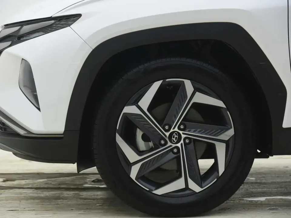 Hyundai tucson l Tucson 2023 Tucson L 1.5T DLX 2WD Luxury Edition 2023 — миниатюра 3