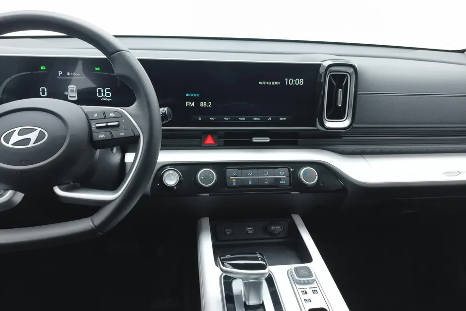 Hyundai ix35 Musa 2.0L Deluxe Edition DLX 2024 — миниатюра 3
