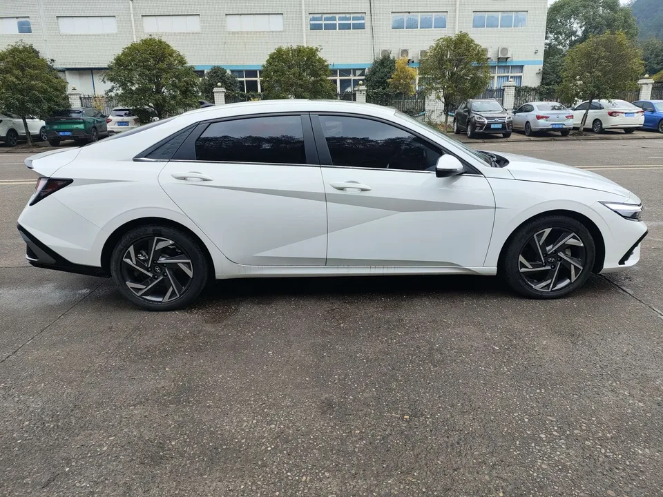 Hyundai Elantra 1.5L CVT GLX Elite Edition 2023 — миниатюра 2