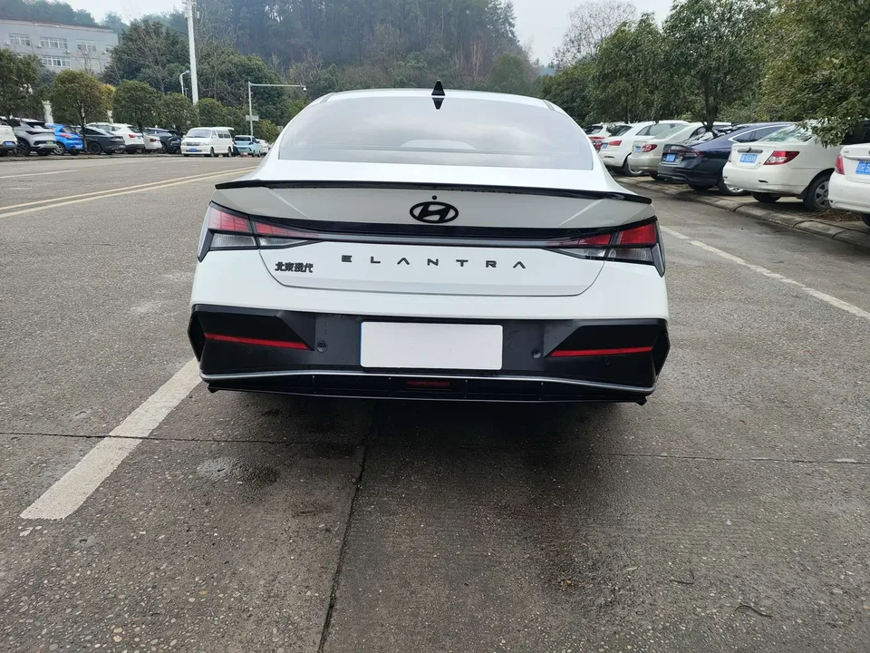 Hyundai Elantra 1.5L CVT GLX Elite Edition 2023 — миниатюра 4